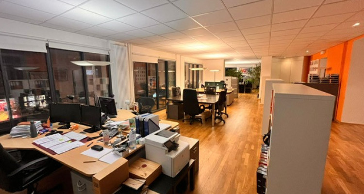 Bureau/poste de travail en sous-location au cœur de Genève  image 1