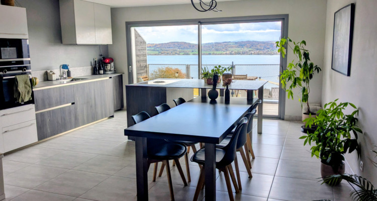 Duplex dexception avec vue imprenable sur le lac de Morat et les Alpes image 3