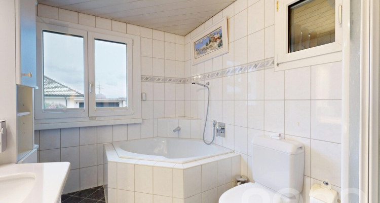 Charmantes 4.5 Zimmer Einfamilienhaus mit grossem Garten inkl. Teich image 9