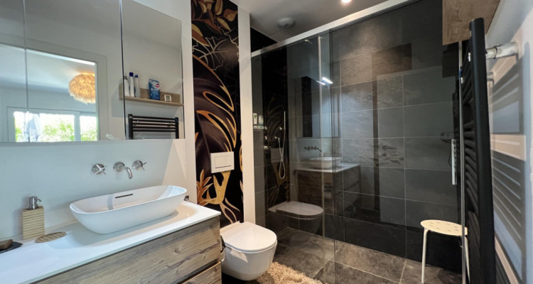 Appartement contemporain avec terrasse et jardin privatif au centre de Neuchâtel image 7