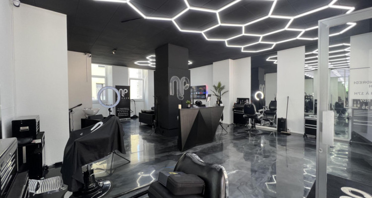 Immeuble de caractère en plein centre-ville image 4