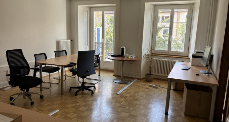 Immeuble de caractère en plein centre-ville image 9