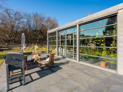 Résidence multifamiliale contemporaine au sein dun quartier verdoyant et tranquille image 3