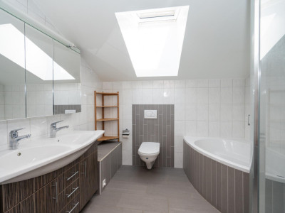 Résidence multifamiliale contemporaine au sein dun quartier verdoyant et tranquille image 7