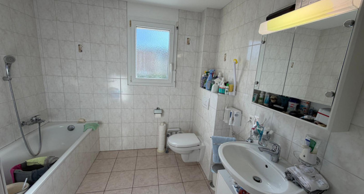 Appartement en viager occupé sans rente ? Spacieux 4.5 pièces avec terrasse, jardin, garage et cave ? Fully (VS) image 9