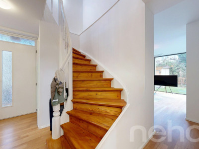 Stilvoll renoviertes Stadthaus mit modernem Ausbau image 3