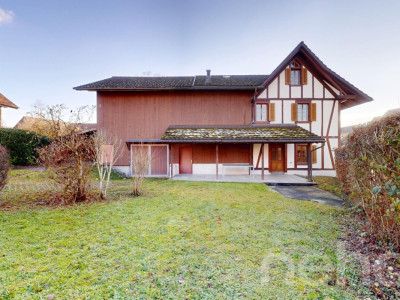 Charmantes 5.5-Zimmer-Einfamilienhaus mit grosszügiger Scheune image 1