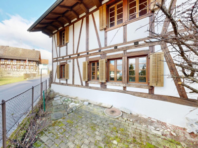 Charmantes 5.5-Zimmer-Einfamilienhaus mit grosszügiger Scheune image 3