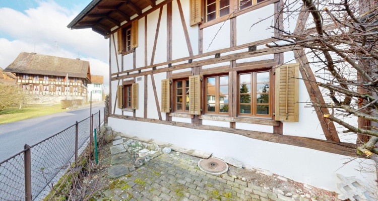 Charmantes 5.5-Zimmer-Einfamilienhaus mit grosszügiger Scheune image 3