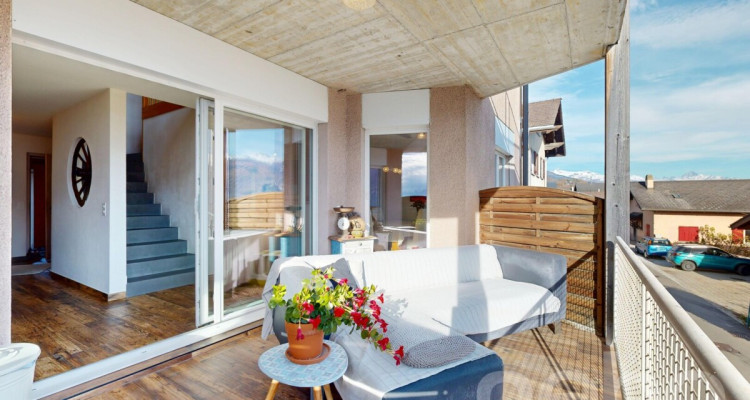 Maison contiguë à Savièse avec vue panoramique et studio attenant image 3