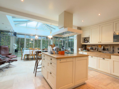 Maison genevoise de 14 pièces où le charme dantan rencontre le confort contemporain image 5