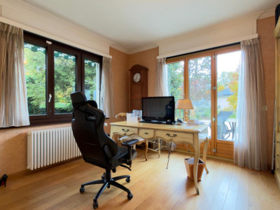 Maison genevoise de 14 pièces où le charme dantan rencontre le confort contemporain image 6