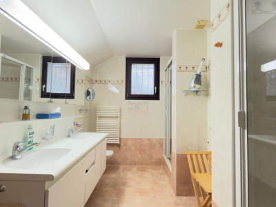 Maison genevoise de 14 pièces où le charme dantan rencontre le confort contemporain image 10