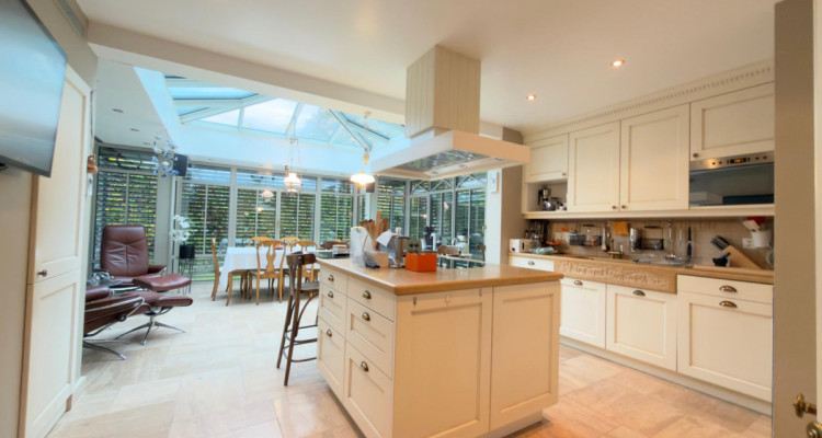 Maison genevoise de 14 pièces où le charme dantan rencontre le confort contemporain image 5