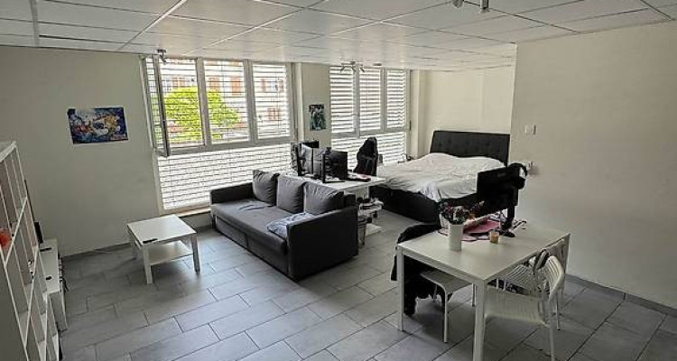 Studio dans le centre de Neuchâtel image 1
