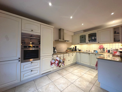 Un nid familial lumineux, au rez de jardin image 4