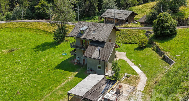 Exclusivité: Maison familiale de 2 appartements et un studio à Salvan image 8