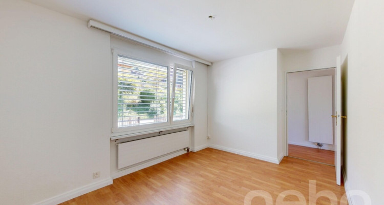 5.5-Zi.-Einfamilienhaus mit Garten, Teich & vielseitigen Optionen image 8