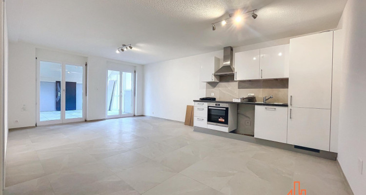 Appartement avec grande terrasse et espace rangement image 2