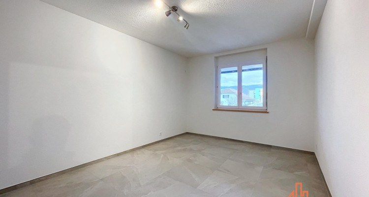 Appartement avec grande terrasse et espace rangement image 4