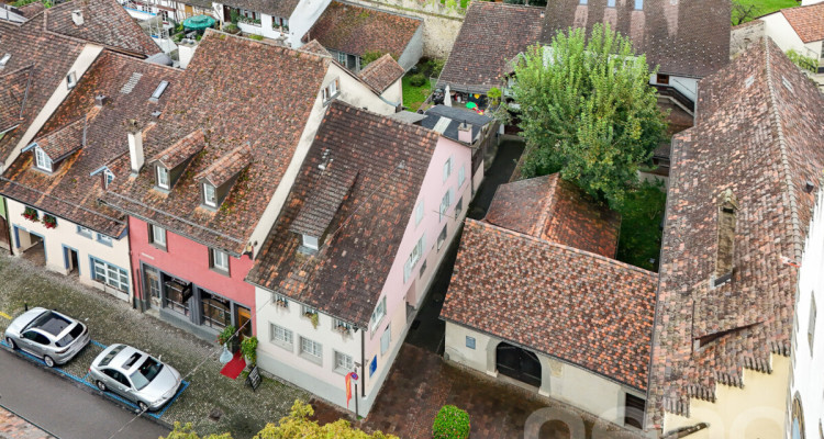 Mehrfamilienhaus mit 4 Wohnungen, Studio und Garage in zentraler Lage image 1