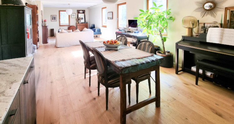 À vendre – Élégant duplex rénové avec jardin privatif à Presinge image 1