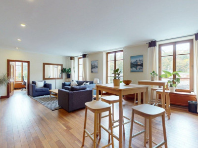 Offices for rent on the banks of the Rhône, in a character building image 4