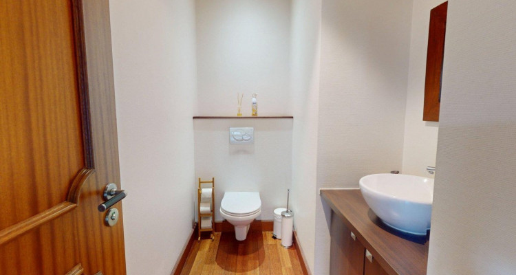 GENEVE - BUREAUX A LOUER DANS UN IMMEUBLE DE CARACTERE image 10