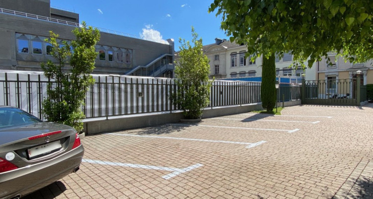 PLACE DE PARC VERS RUE DU STAND image 1