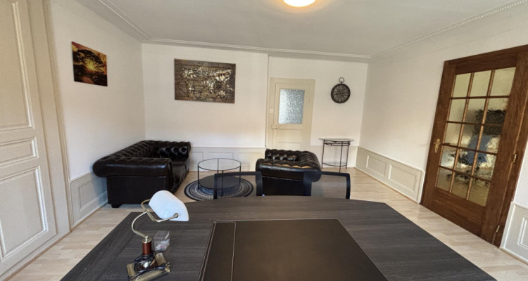 À louer : bureau lumineux de 4 pièces au centre de La Chaux-de-Fonds image 1
