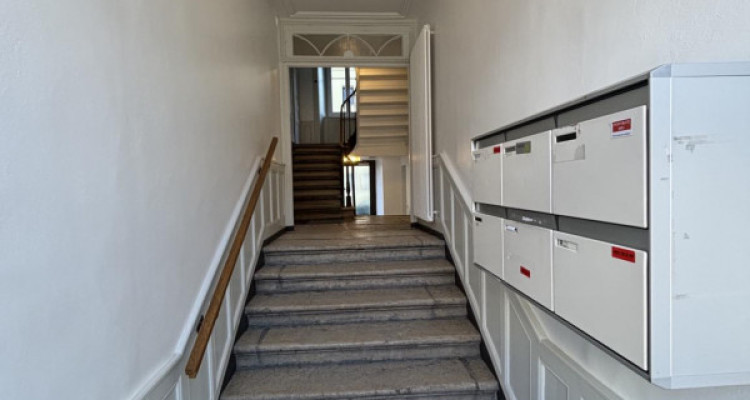 À louer : bureau lumineux de 4 pièces au centre de La Chaux-de-Fonds image 8