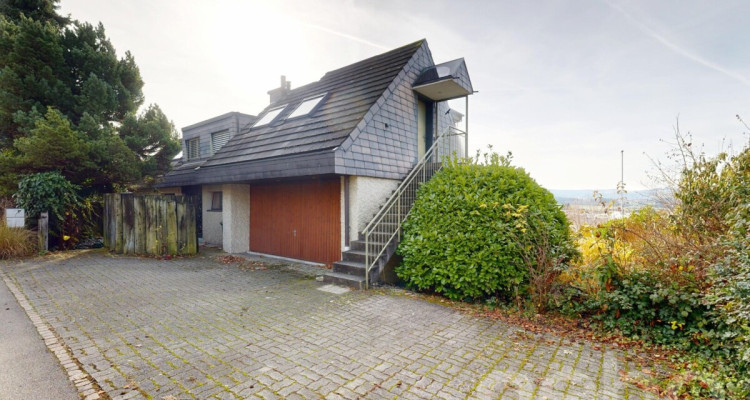 Villa mit Innenpool -  Wohntraum mit Weitsicht und Potenzial image 1