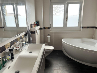 Charmante villa jumelle de 5.5 pièces image 8