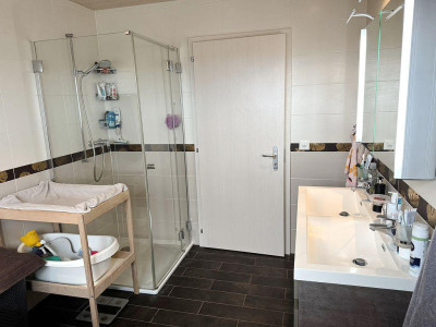 Charmante villa jumelle de 5.5 pièces image 9