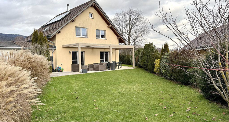 Charmante villa jumelle de 5.5 pièces image 1