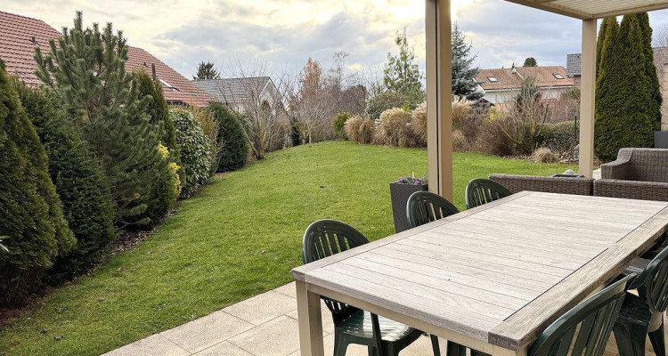 Charmante villa jumelle de 5.5 pièces image 2