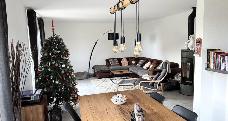 Charmante villa jumelle de 5.5 pièces image 3