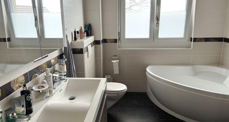 Charmante villa jumelle de 5.5 pièces image 8