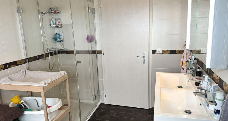 Charmante villa jumelle de 5.5 pièces image 9