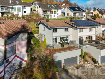 Helle 5.5-Zimmer-Doppelhaushälfte an erhöhter Lage mit Weitblick image 1