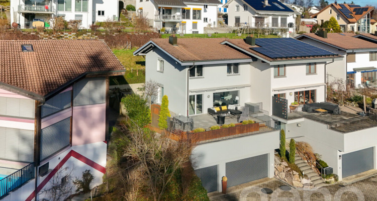 Helle 5.5-Zimmer-Doppelhaushälfte an erhöhter Lage mit Weitblick image 1