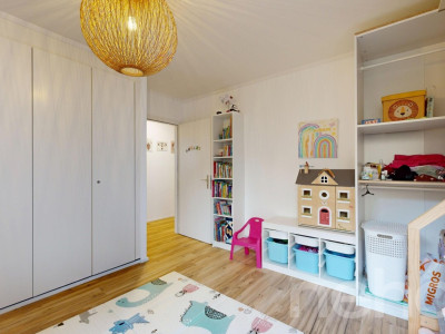 Superbe 4.5 pièces entièrement rénové avec vue lac, parking et cave image 12