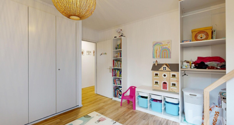 Superbe 4.5 pièces entièrement rénové avec vue lac, parking et cave image 12