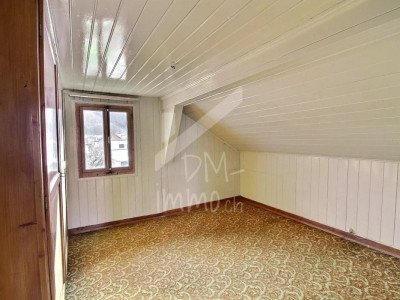 Emplacement recherché pour ce chalet à rénover, agrandissement possible image 4