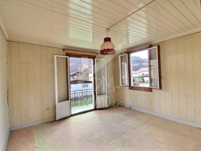 Emplacement recherché pour ce chalet à rénover, agrandissement possible image 1