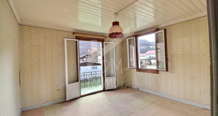 Emplacement recherché pour ce chalet à rénover, agrandissement possible image 2