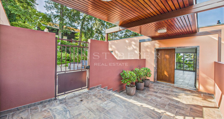 Exceptional residence with landscaped garden and panoramic views of Lake Geneva image 3