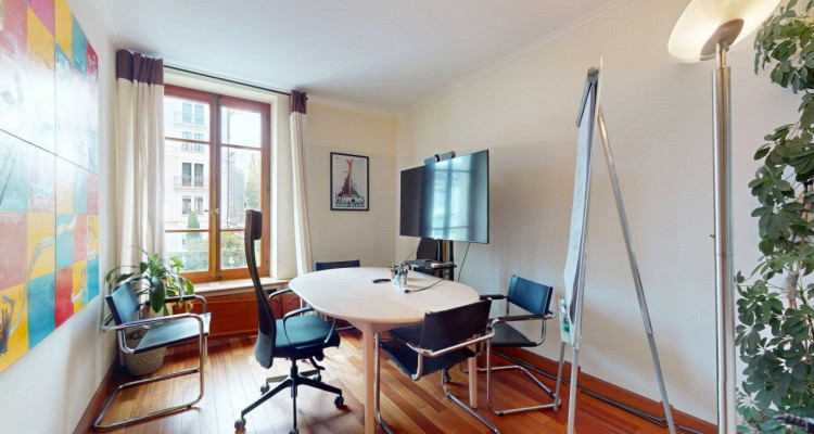 GENEVE - BUREAUX A LOUER DANS UN IMMEUBLE DE CARACTERE image 5