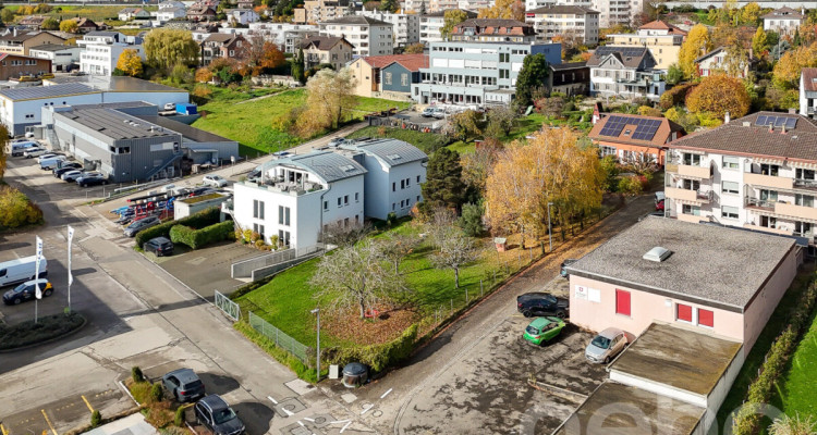 TERRAIN RARE, CADRE IDYLLIQUE ET EXPOSITION PLEIN SUD image 2