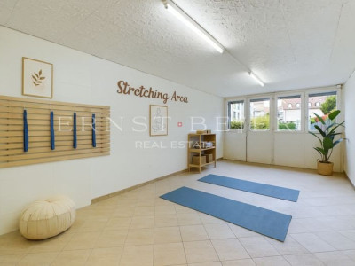 Arcade commerciale avec vitrines image 2